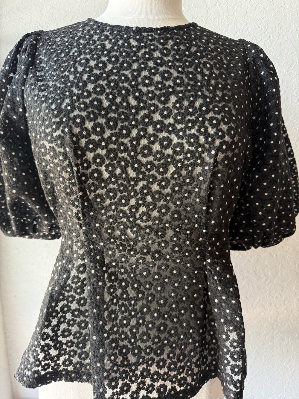Gracia Black Floral Lace Puff-Sleeve Blouse